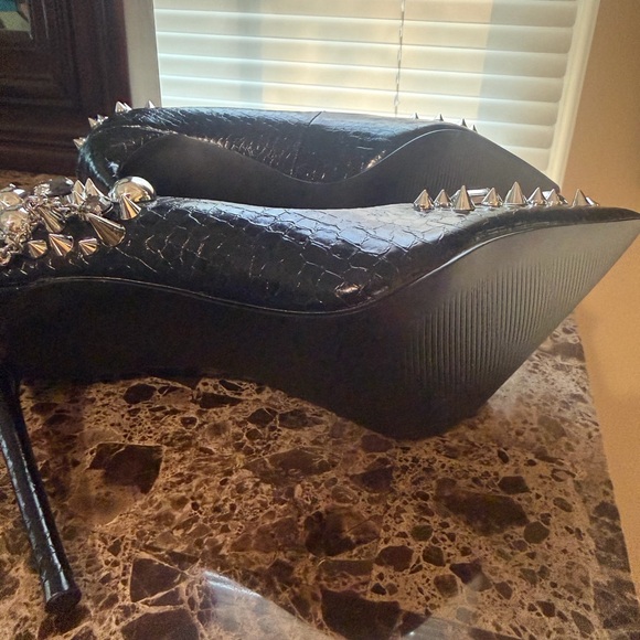 Beautiful Steve Madden Black Spiked,Rhinestones and Chains Heels Brand New! - Picture 7 of 7